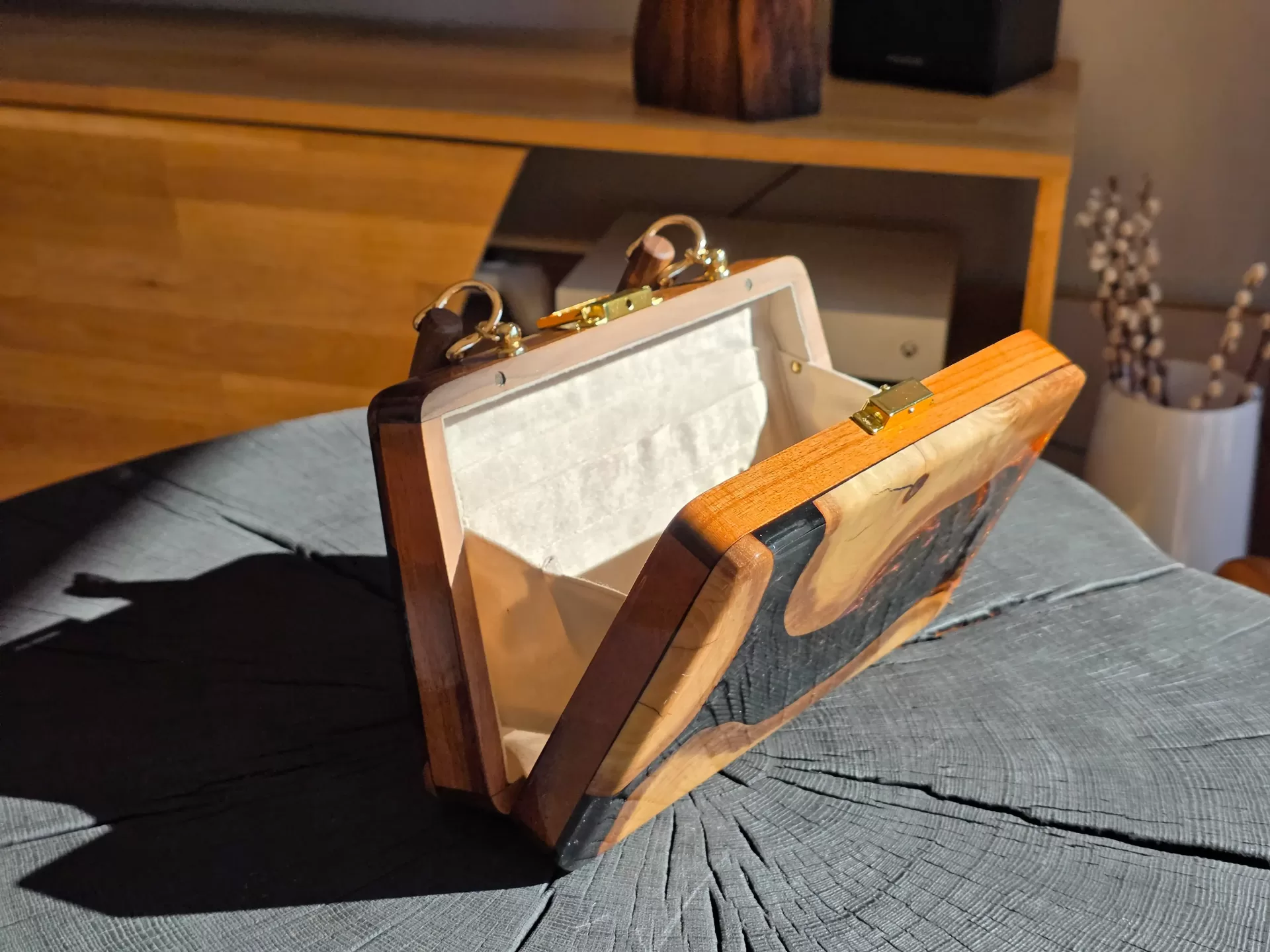 Orechová kabelka s dvojfarebným epoxidom – foto 4