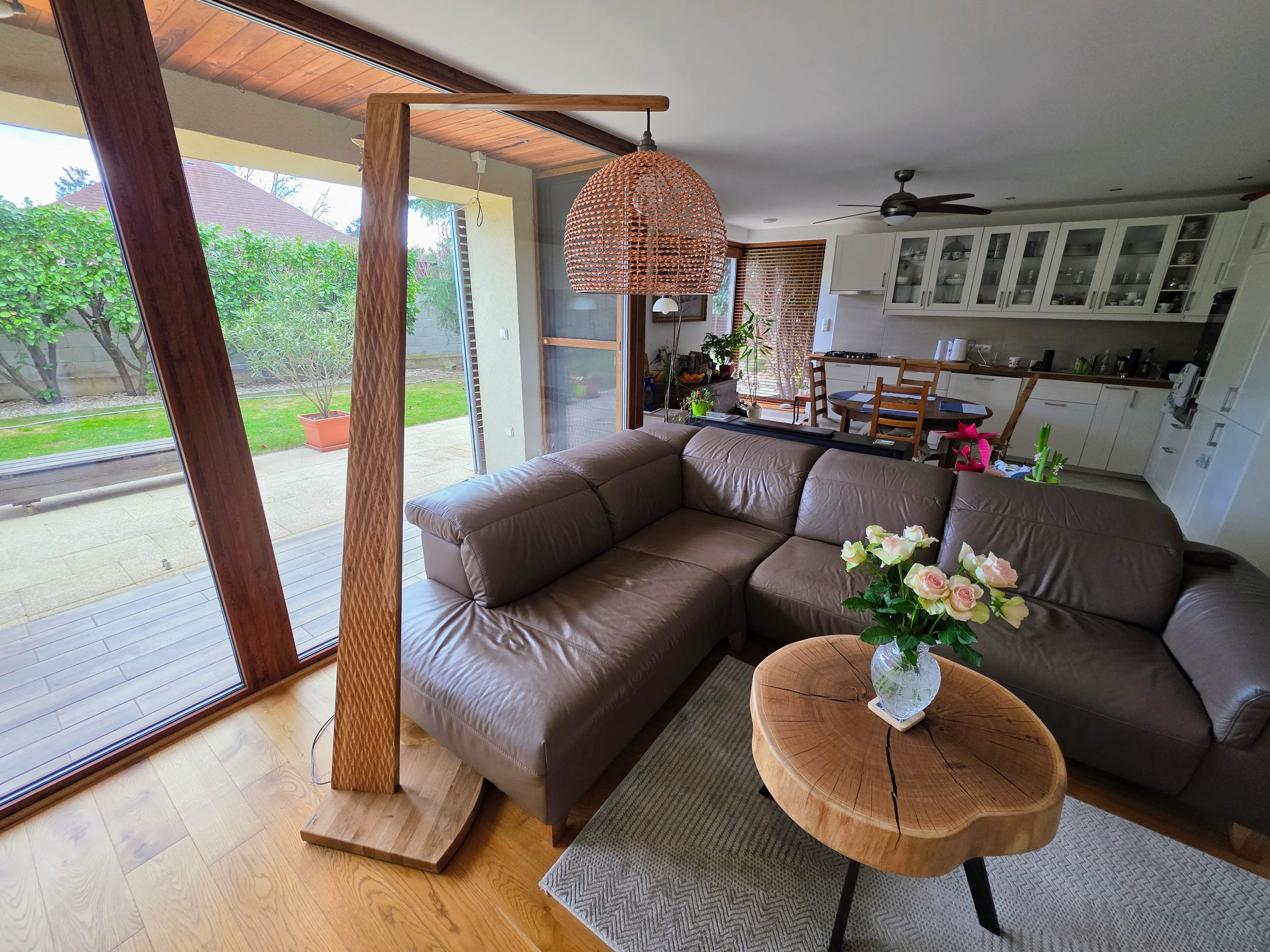 Podlahová smart lampa – foto 4